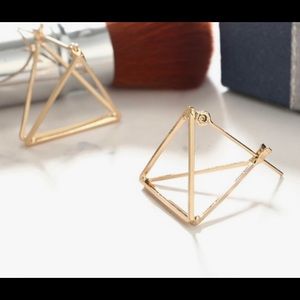 MODERN 3D TRIANGULAR PYRAMID STUD EARRING